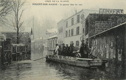 Nogent Sur Marne * La Crue De La Marne * Le Passeur Dans Les Rues * Barque Secours - Nogent Sur Marne