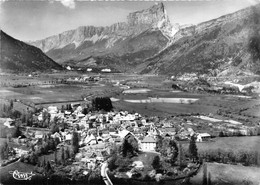 38-CLELLES-VUE PANORAMIQUE AERIENNE ET LE MONT AIGUILLE - Clelles