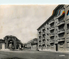 Bourg En Bresse * La Place Pierre Goujon * Automobile Voiture Ancienne Citroën 2CV - Other & Unclassified