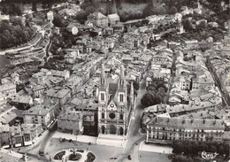 CPSM 38  VOIRON VUE PANORAMIQUE AERIENNE ET LA CATHEDRALE      Grand Format  15 X 10,5 Cm - Voiron