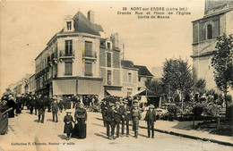 Nort Sur Erdre * Grande Rue Et Place De L'église * Sortie De Messe - Nort Sur Erdre