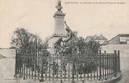 ANCENIS. - La Statue Et La Place Francis Robert. Carte Rare - Ancenis