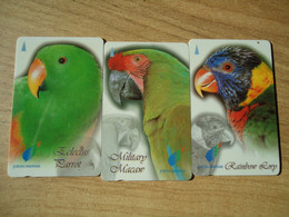 SINGAPORE USED CARDS 3 BIRD BIRDS PARROTS - Papageien