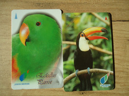 SINGAPORE USED CARDS 2 BIRD BIRDS PARROTS - Papageien