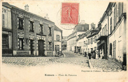 écouen * Rue Du Village Et Place Du Ponceau - Ecouen