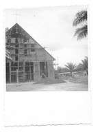 JUIN 1966 AFRIQUE - CONSTRUCTION D UNE EGLISE - PHOTO - Orte