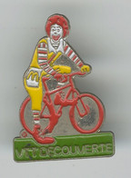 {67030} Pin's " McDonald's , VTT DECOUVERTE " , Sans Attache ; Clown , Vélo - McDonald's