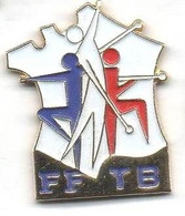 Z171 Pin's FFTB à ITEUIL Vienne Fédération Française Twirling Bâton Majorette Carte De France Achat Immédiat - Pin-ups