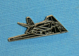 1 PIN'S //  ** AVION FURTIF LOCKHEED MARTIN F-117 NIGHTHAWK / USAF ** - Avions