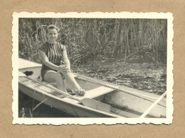 W34-Pin Up Girl,Woman Posing In Boat On River,Shorts,Striped T-shirt-Vintage Photo Snapshot - Pin-Ups