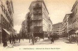 CORSE - BASTIA - La Rue De L'Opéra (rue César Campinchi) à Gauche Et Le Boulevard Du Palais (cours Paoli) à Droite - Bastia