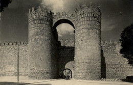 AVILA , T.P. NO CIRCULADA , MURALLA , PUERTA DE SAN VICENTE , ED. ARRIBAS - Ávila