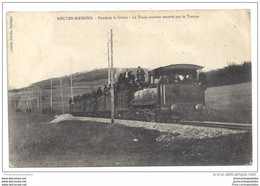 CPA 54 Neuves Maisons Pendant Les Grèves Le Train Ouvrier Escorté Par La Troupe - Neuves Maisons