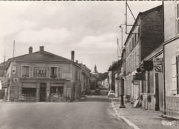 DOULEVANT LE CHATEAU LA PLACE Nombreux Panneaux Publicitaires - Doulevant-le-Château