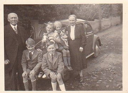 Foto Altes Ehepaar Mit Kindern Und VW Käfer  - 5,5*4cm (53840) - Ohne Zuordnung