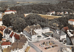 21-CHATILLON-SUR-SEINE- PLACE DE L'HÔTEL DE VILLE ET LE STADE - Chatillon Sur Seine