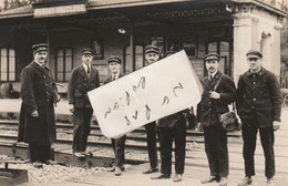 SAINTE-GENEVIEVE Des BOIS - PERRAY-VAUCLUSE  - La Gare - Les Cheminots Qui Posent ( Photo Format Cpa 13,7 Cm X 8,8 Cm ) - Sainte Genevieve Des Bois