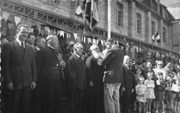 Giel      61           R.Père Pansard Reçoit La Légion D'Honneur . Carte Photo      (Voir Scan) - Other & Unclassified