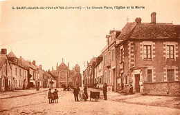 St Julien De Vouvantes * La Grande Place * L'église Et La Mairie - Saint Julien De Vouvantes