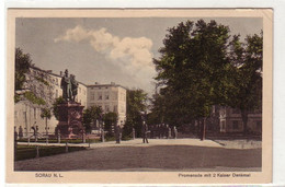 53012 Ak Sorau N.L. Promenade Mit 2 Kaiser Denkmal Um 1915 - Ohne Zuordnung