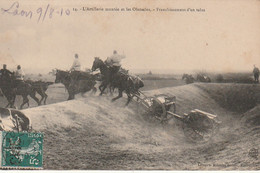 ***  MILITARIA ***   L'artillerie Montée Et Les Obstacles Franchissement D'un Talus - TTB - Manoeuvres