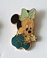 Pin's  Personnage  BD  MINNIE  Bébé  Verso  DISNEY  ARTHUS  BERTRAND - Disney