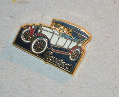 Rare Pin's Peugeot Vieux Model De Véhicule - Peugeot