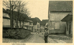 LAUTERBOURG - Une Rue Animée - Lauterbourg