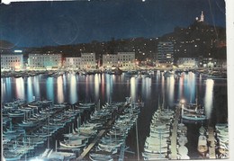 CARTE GRAND FORMAT - 21 X 14.5 Cms -     "  MARSEILLE LA NUIT - LE VIEUX PORT ET NOTRE-DAME DE LA G  "  CARTE AFFR 2-4-1 - Vieux Port, Saint Victor, Le Panier