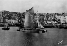 Douarnenez * Thoniers Dans Le Port * Bateau Pêche - Douarnenez