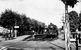 Chatou * La Gare * Vue Intérieur * Train Locomotive * Ligne Chemin De Fer Des Yvelines - Chatou