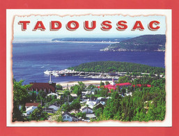 C.P.M. Format:16,8x12  ( CANADA ) Tadoussac Québec Le Coquet Village De Tadoussac  ( Jolie Vue Générale )  X 2pht. - Moderne Ansichtskarten