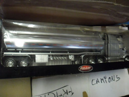 CAMION SEMI REMORQUE 1:32 NEWRAY PETERBILT CITERNE - Massstab 1:32