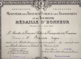 VP17.947- PARIS 1954 / 55 - RF - Lettre & Diplôme - Médaille D'Honneur En Vermeil Des Chemins De Fer - Mr Eugène BACAVE - Diploma's En Schoolrapporten