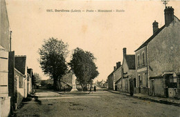 Dordives * La Poste , Le Monument Aux Morts Et La Mairie * Rue Du Village - Dordives