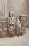 Qu'ils Sont Mignons ! Photo Artistique De Deux Enfants (Camille Balland, Trieu Des Agneaux, Courcelles, Années 1930) - Sin Clasificación