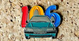 Pin's PEUGEOT 106 - Peint Cloisonné - Fabricant PINS UP - Peugeot