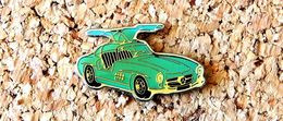 Pin's MERCEDES 300SL Verte Verni époxy Fabricant CEC/ID PREMIER - Mercedes