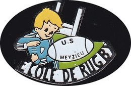 69320- Pin's - école De Rugby.Meyzieu .métropole De Lyon, En Région Auvergne-Rhône-Alpes. - Rugby