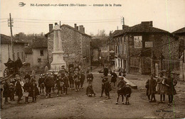 St Laurent Sur Gorre * Avenue De La Poste Et Monument Aux Morts * Enfants Villageois - Saint Laurent Sur Gorre