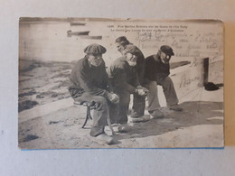 CPA - 29 - NOS MARINS PECHEURS SUR LES QUAIS DE L'ILE TUDY - Ile Tudy