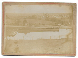 A LOCALISER - PENICHE BARGE TRANSPORT DE SABLE GRAVIER OU CHAUX? - CANAL - CDV PHOTO 18.5*13.5 CM - Schiffe