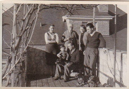 Foto Familie Mit Kleinkind - Ca. 1950 - 9*6cm (53998) - Ohne Zuordnung