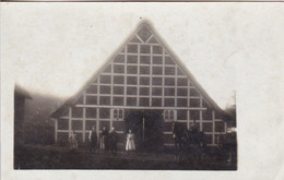 AK Foto Bauern Mit Pferd Vor Fachwerkhaus - Atelier Barowsky, Staßfurt - Ca. 1910  (54002) - Farmers