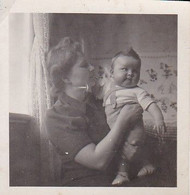 Foto Mutter Mit Kleinkind - Ca. 1950 - 5*5cm  (54009) - Ohne Zuordnung