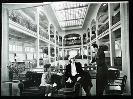 ► 1937 - PARIS Magenta -  Intérieur Animé Magasin Art Deco LEVITAN 19 X 14 Cm - Coupure De Presse (Encadré Photo) - Historical Documents