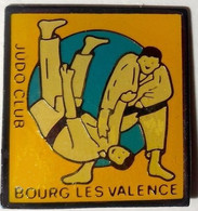 SP159 Pin's JUDO BOURG LES VALENCE Drôme Achat Immédiat - Judo