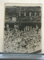 A LOCALISER - MANIFESTATION DEVANT LA BANQUE CAISSE D EPARGNE - PASSAGE DE CALECHES - PLAQUE DE VERRE PHOTO - Glass Slides