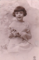 AK Mädchen Mit Blumen - Ca. 1940 (54032) - Portraits