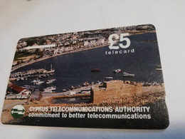 CYPRUS  PHONECARD 5 POUND  HARBOUR   NO 12CYPB    MAGNET CARD    ** 4501 ** - Chypre